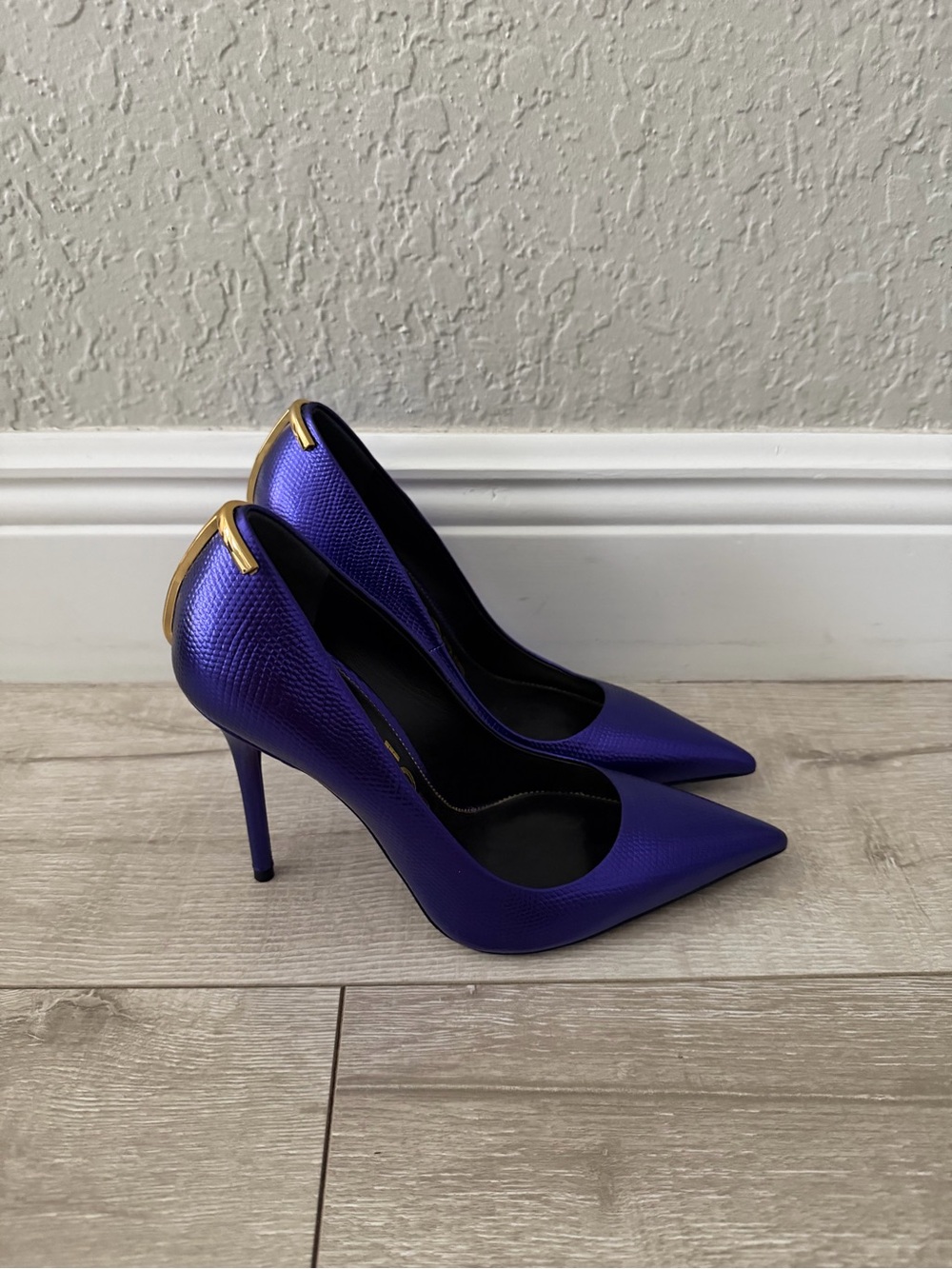 Tom Ford Purple Pointed Stiletto Heels with Gold Heel T women 37 U.S. 7 pumps